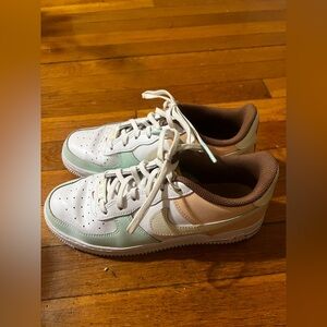 Nike Air Force 1 LV 8